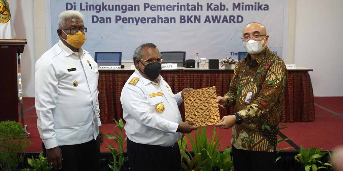 304-pns-di-mimika-naik-pangkat